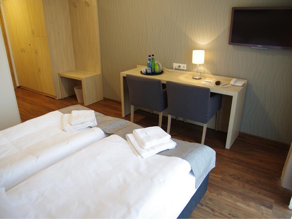 Hotel Uniejow Bilik gambar