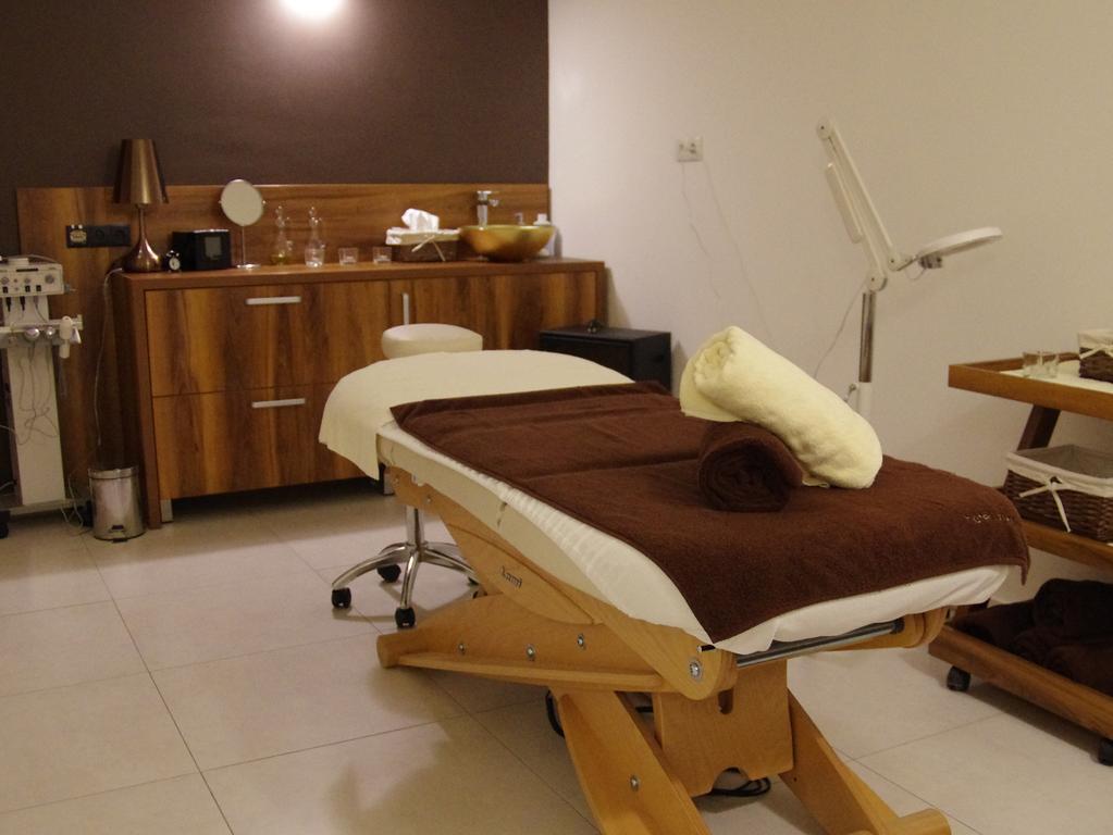 Hotel Uniejow Luaran gambar