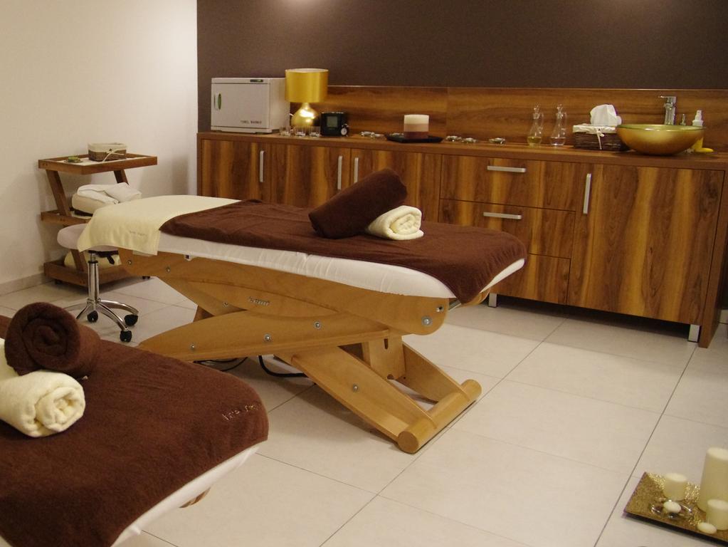 Hotel Uniejow Luaran gambar