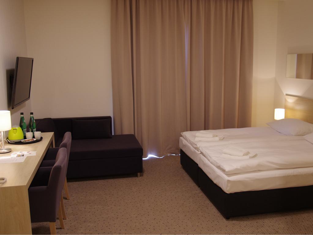 Hotel Uniejow Bilik gambar